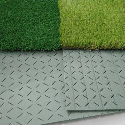 Τεχνητά εξαρτήματα χλόης αγωνιστικών χώρων ποδοσφαίρου 10mm μαξιλάρι κλονισμού τύρφης αφρού